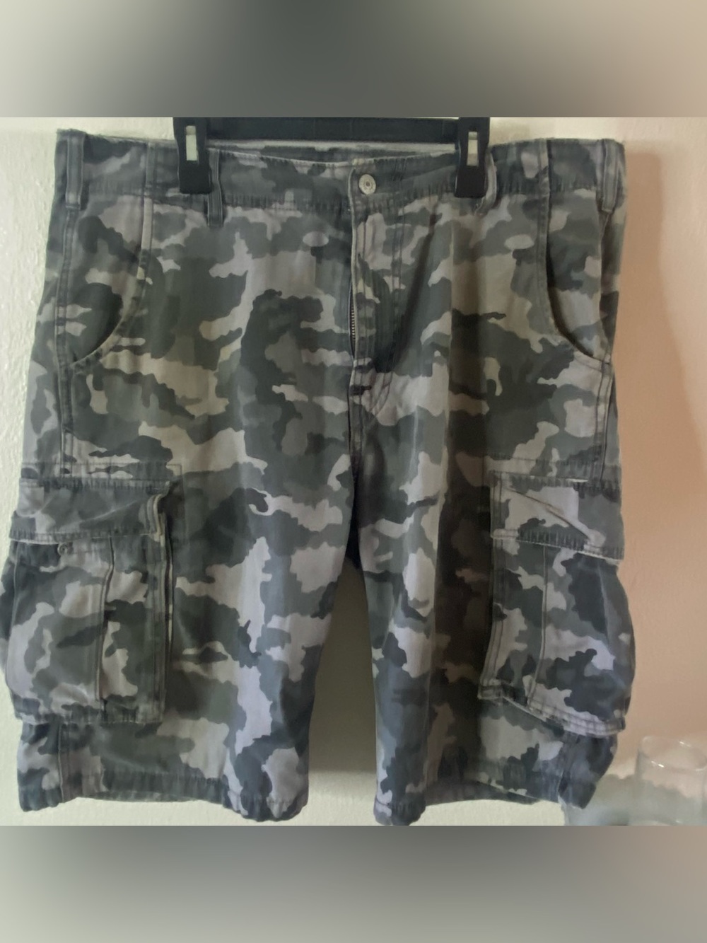 Levi's Men's Gray Green Camo Cargo Shorts size 34
